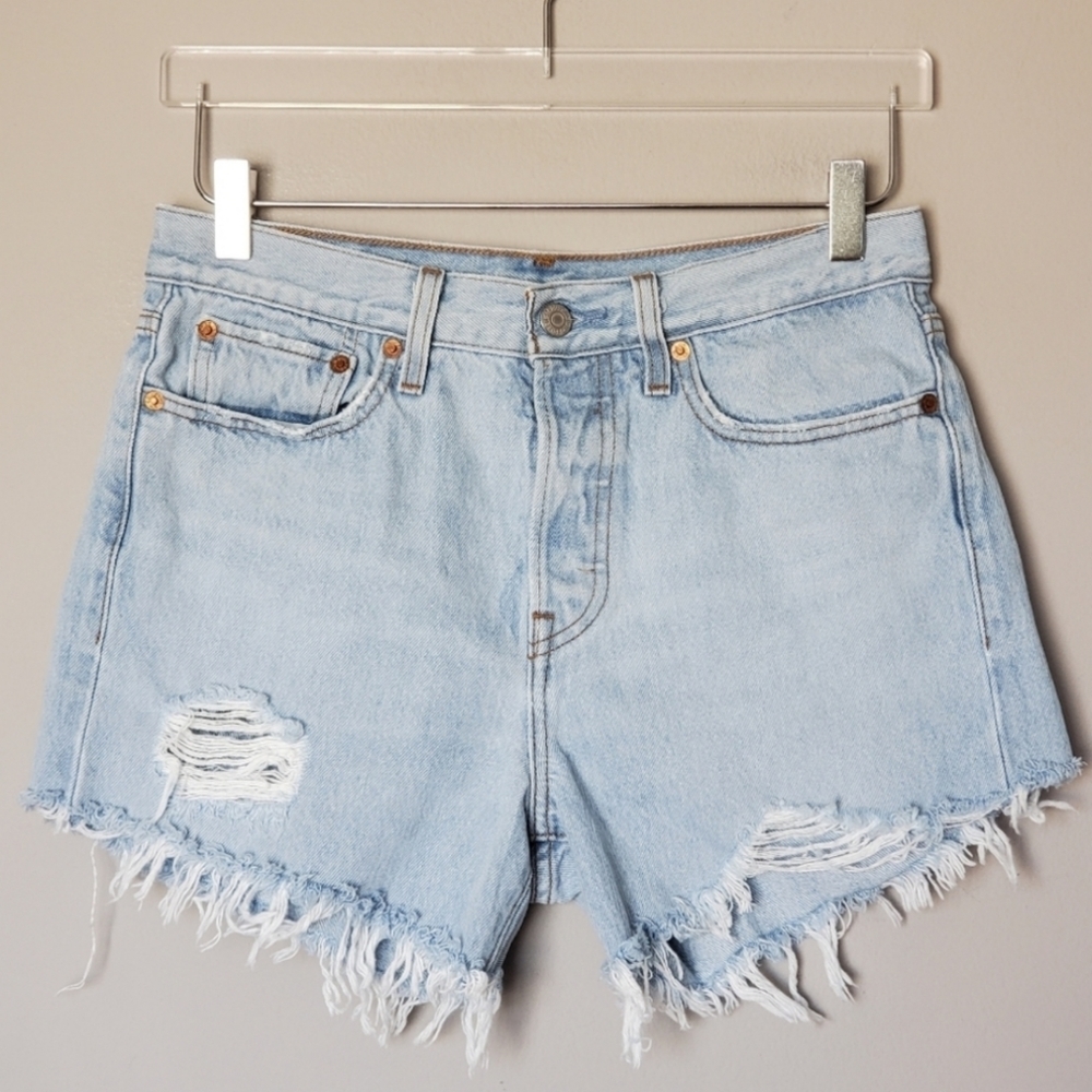 Custom Levi's Premium Wedgie Fit Women's Cut-Off Jean Shorts Light Wash Size 28